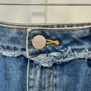 Loft Denim Mini Skirt Medium Wash Raw Frayed Hem 100% Cotton 465904 Size 12 thumbnail 5