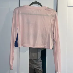 Brand new with tag light pink Nike crop top (retro look) thumbnail 8