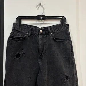 H&M Women’s Black Baggy Fit Distressed Ripped Jeans 30 Waist Frayed Hem thumbnail 2