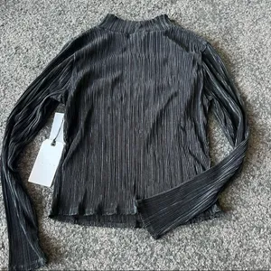 Leith pleated Cutout Front Mock Neck blouse thumbnail 4