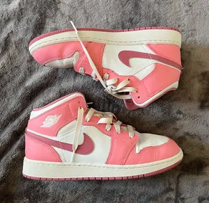 Nike Jordan 1 Mid thumbnail 1