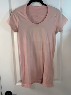 Lululemon Swiftly Tech Short Sleeve Scoop Neck Shirt Pink Size 6 thumbnail 1