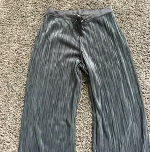 Victoria's Secret Silver Gray Pleated Satin Pajama Pants thumbnail 3