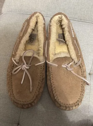 Ugg slippers  thumbnail 1