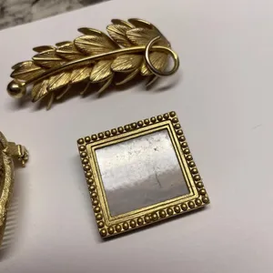 Lot Of 3 Gold Tone Vintage Costume Brooches thumbnail 4
