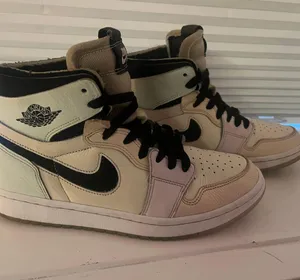 Nike Jordan 1 thumbnail 1