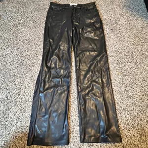 Altar'd State Black Faux‎ Leather High Rise Straight Leg Pants Size 28/7 DJ23585 thumbnail 2
