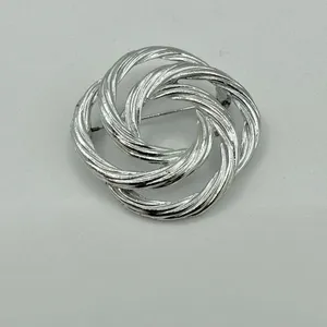 Vintage silver tone twisted knot Brooch thumbnail 4
