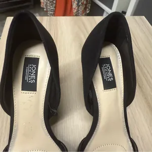 Jones New York Catie Pointy Toe Dress Pumps Rhinestone Elegant Black Heels thumbnail 8