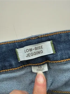 AE77 Low-Rise Jeggings Size 10 thumbnail 4