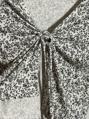 American Eagle Women Tie-Front Floral Summer Crop‎ Top White/Black size M thumbnail 3