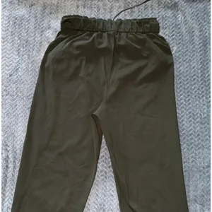 Lululemon‎ Women's Jogger Pants On The Fly Luxtreme Dark Olive Green Size 6 thumbnail 5