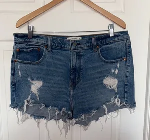 Abercrombie & Fitch The Mom Mid Rise Jean Shorts thumbnail 1