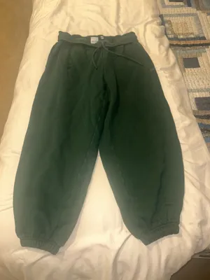 Dark green aritzia joggers thumbnail 1