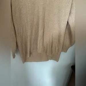 American Eagle Outfitters V-Neck Long Sleeve Knit Sweater XS Tan thumbnail 7