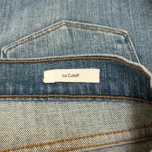 FRAME Denim Le Cutoff Distressed Raw Hem Denim Shorts thumbnail 5