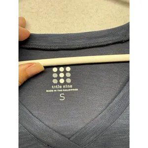 Title Nine Matahari Long Sleeve V-Neck Top Navy Space Dye Thumbholes Womens S thumbnail 2