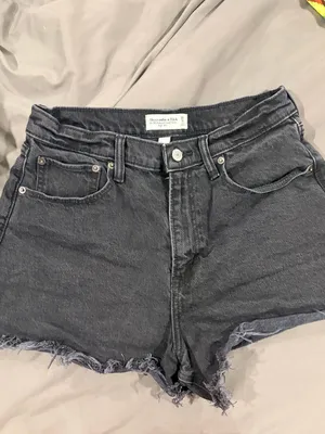 Abercrombie High Rise 90s Relaxed Cut Off Black Shorts thumbnail 2