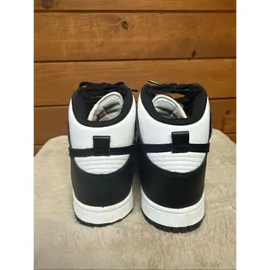 Nike Womans Dunk High Retro sneakers black/ white "Panda" Sz 9.5 DD1869-103 thumbnail 3