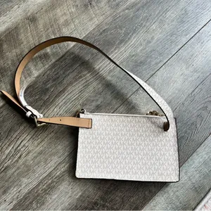 Michael Kors Mini Belt Bag Wristlet Purse Medium Cream Grey Tan Vegan Leather thumbnail 10