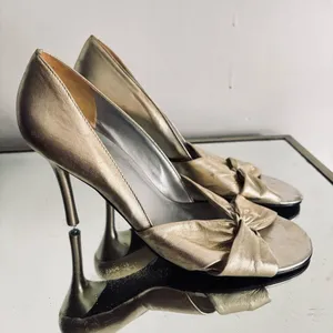 BCBG Gold Women's Metallic Heel Shoes Size 9 thumbnail 2