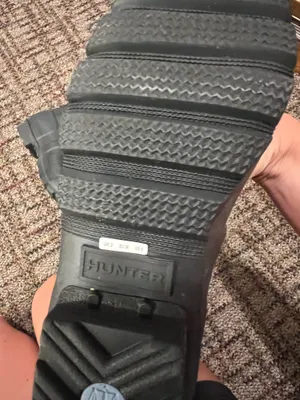 Hunter Boots Black rain boots #rainydays Stylish black rain boots. Durable and waterproof. Perfect for wet weather. thumbnail 8