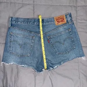 Levi's High-Waisted Denim Shorts thumbnail 6