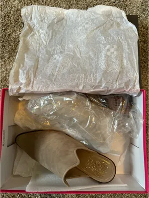 Vince Camuto Heels Suede 7.5 thumbnail 4