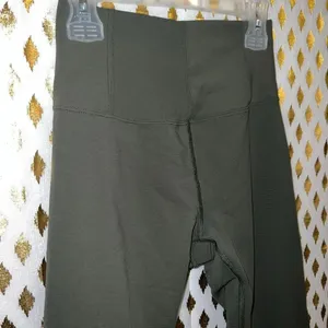 Aerie offline leggings olive green texture ribbed 7/8 high rise real good size S thumbnail 4
