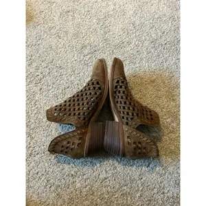 Vince Camuto Suede Cutout Booties Phortiena‎ Pumpernickle 6W thumbnail 7