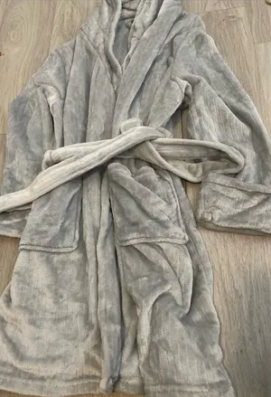 Plush Hooded Women's Bathrobe thumbnail 1