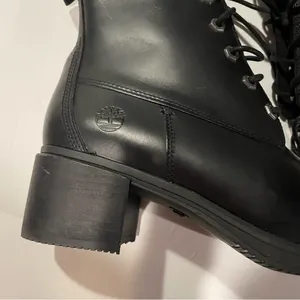Cute clean lace up Timberland black leather boots 2” block heel classic street thumbnail 9