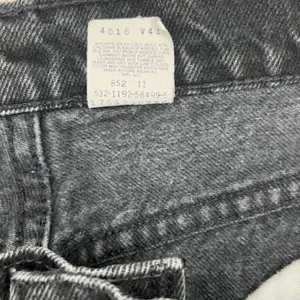 Vintage Levis 512 Slim Fit Tapered Leg Black‎ Acid Wash Jeans 11 M Made in USA thumbnail 4