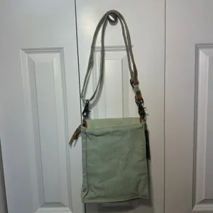 NWT‎ Myra Bag 821 Sage Green Canvas Leather Trim Crossbody Messenger Bag Boho thumbnail 4
