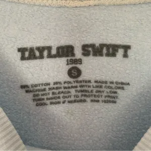 Taylor Swift 1989 Sweatshirt thumbnail 5