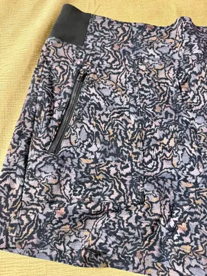 Athleta Women’s Size 10 Printed Hiking Shorts Zip Pockets Stretch Activewear thumbnail 5
