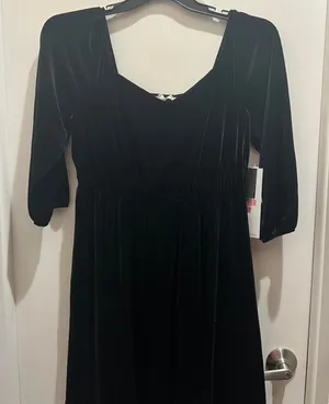 Celebrity Pink Women's Long Sleeve Velvet Bubble Hem Mini Dress thumbnail 1