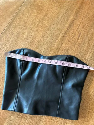 Aritzia TEN by Babaton Cindy Bustier Top Black Vegan Leather Strapless Cropped thumbnail 10