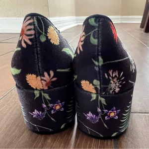 Black Floral Velvet Block Heel Ann Taylor Shoes size 6.5M thumbnail 4