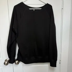 Black Crewneck Sweatshirt with Ribbed Cuffs Lightweight size Large thumbnail 2