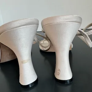 VTG Y2K Strappy BP Satin White Leather Kitten Heel Mule Square Toe Sandal Size 7 thumbnail 6