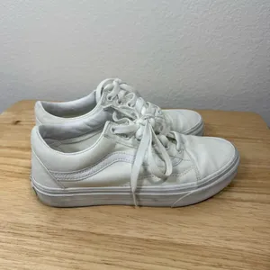 Vans Women’s Old Skool Sneakers in True White Size 6 thumbnail 4