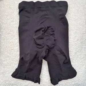 SKIMS Butt Enhancing Shaper Shorts thumbnail 4