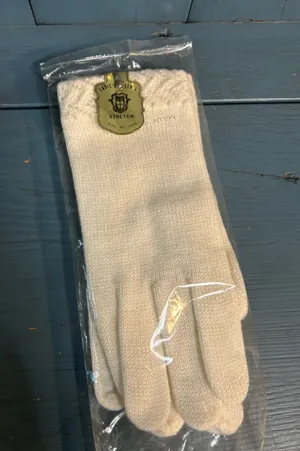 Luxurious Cream Knit Gloves - Vintage/New thumbnail 1