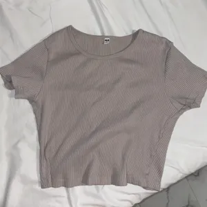 Uniqlo Ribbed Tee thumbnail 2