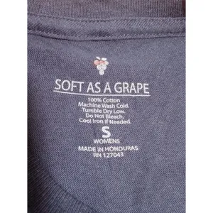 Soft As A Grape Women's T- Shirt Boston Red Sox Short Sleeve Blue Size Small thumbnail 3