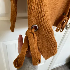 NWOT | Love Tree women’s brown thick knit v-neck tied sides sweater‎ small thumbnail 4