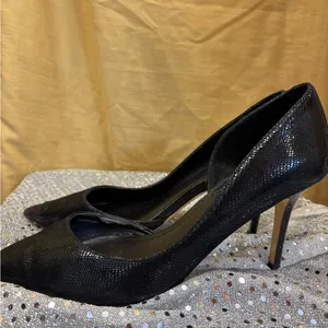 White House Black Market‎ Glossy Black Pumps thumbnail 9