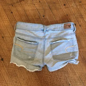 American Eagle midi 4 distressed light wash cutoff shorts thumbnail 3