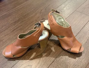 White Mountain Tan Open-Toe Chunky Heel Sandals Size 8.5 - C16-066 thumbnail 1